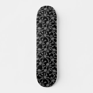 SKATEBOARD MOTIF DE CRÂNES GOTHIQUES ET OS CROISÉS
