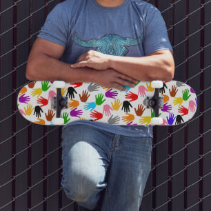 Skateboard Motif de design d'empreintes de main colorées blan