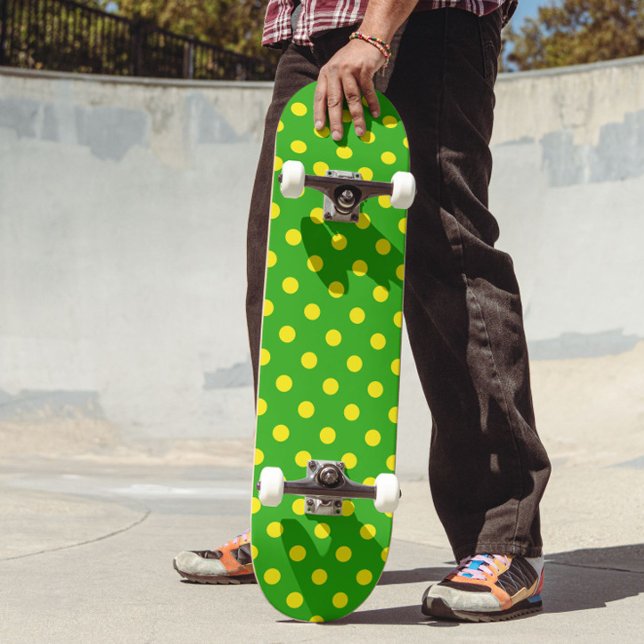 Skateboard Motif de points jaunes sur fond vert  (Créateur téléchargé)
