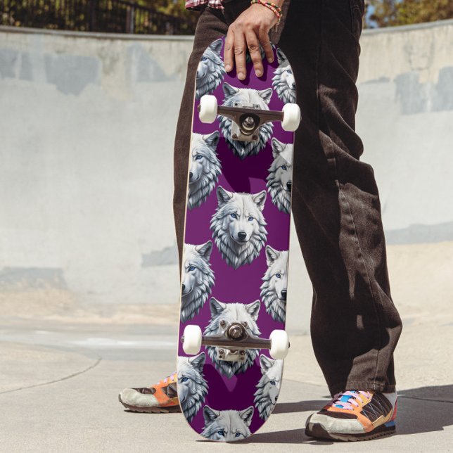 Skateboard Motif de tête de loup blanc design violet  (Créateur téléchargé)
