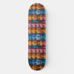 Skateboard Motif des faces colorées