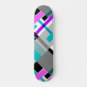Skateboard motif géométrique en couleurs rayées et néons