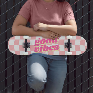 Skateboard Motif Good Vibes Girly Pastel rose Checker blanc