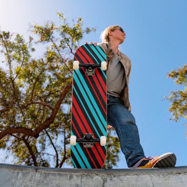 Skateboard Motif rayures rouges bleues noires   (Extérieur 1)
