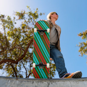 Skateboard Motif rayures vert rouge bleu