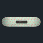 Skateboard Motif rose de Flamant rose avec le prénom<br><div class="desc">C'est un dessin d'un oiseau de flamant qui a été transformé en motif. L'arrière - plan est une jolie couleur en bon état.  Il y a un cadre dans la conception où vous pouvez faire imprimer votre nom.</div>