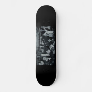Skateboard Nachts auf dem Friedhof - Engel mit Teufel