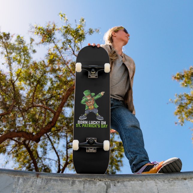 Skateboard Né Chanceux Le Jour De La Saint-Patrick Dabbing An (Extérieur 1)