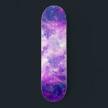 Skateboard Nébuleuse de l'espace étoilé Turquoise<br><div class="desc">Ce design majestueux et cool est parfait pour la femme bohème. Il présente un motif rose vif, bleu et vert étoilé turquoise. C'est unique, artistique, joli et beau ! ***CONCEPTION IMPORTANTE NOTE : Pour toute demande de conception personnalisée, telle que les demandes de produit correspondant, les modifications de couleur, les...</div>