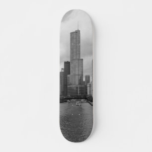 Skateboard Niveaux de gris de la Trump Tower Chicago River