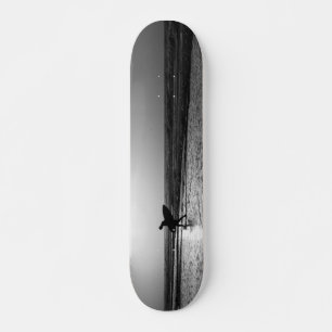 Skateboard Niveaux de gris du surfeur du matin