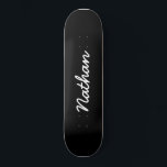 Skateboard Noir personnalisable<br><div class="desc">Skateboard Black Personnalisable. Un skateboard élégant, noir et tendance. Personnalisez avec un nom personnel. Faites un cadeau amusant pour vous-même ou un cadeau d'anniversaire pour quelqu'un que vous aimez.</div>