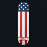 Skateboard Nom du drapeau patriotique américain<br><div class="desc">Cette planche à roulettes patriotique américaine présente les étoiles et rayures avec votre nom en bas.</div>