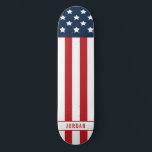Skateboard Nom du drapeau patriotique américain<br><div class="desc">Cette planche à roulettes patriotique américaine présente les étoiles et rayures avec votre nom en bas.</div>