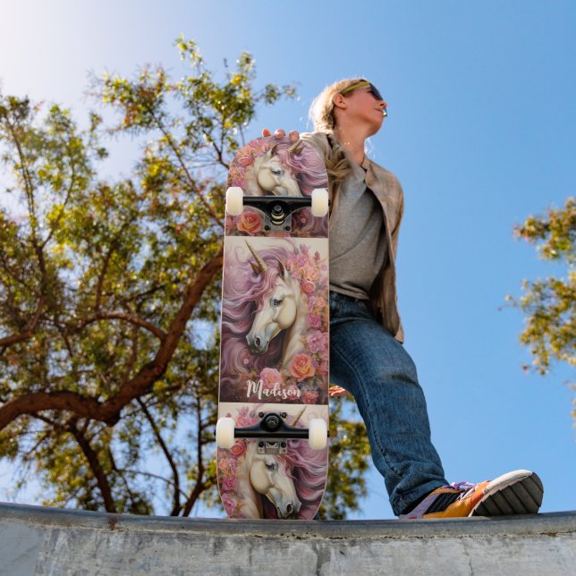 Skateboard Nom personnalisé Belles licornes (Extérieur 1)