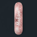 Skateboard Nom personnalisé Fairy Pink Moon Rose Gold Chic<br><div class="desc">Nom personnalisé Fairy Rose Rose Gold Girl tendance skateboard chic avec parties scintillant,  lune,  étoiles,  feuilles botaniques. Une façon féminine et mignonne d'impressionner votre fille pour l'anniversaire,  doux 16 ou tout événement féminin.</div>