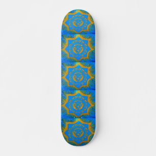 Skateboard or sur le symbole tantric bleu
