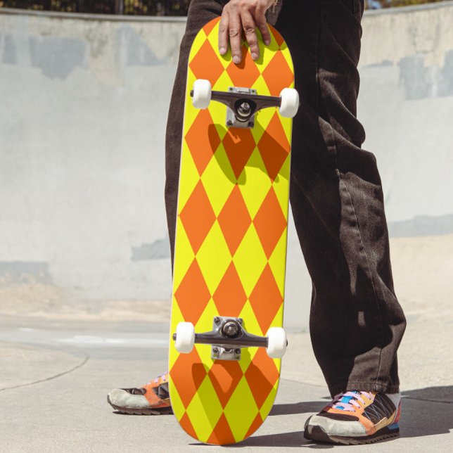 Skateboard Orange Yellow Harlequin Checkered Design  (Créateur téléchargé)