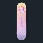 Skateboard parties scintillant arc-en-ciel Unicorn nom modern<br><div class="desc">Patinage de conception iridescente en faux parties scintillant rose holographique de Rainbow unicorn. Facilité de personnalisation avec votre nom dans le style de signature lettré à la main. Cela pourrait être un joli cadeau pour une fille ado de Sweet 16, Quinceanera, remise de diplômes, anniversaire, Noël ou toute autre occasion....</div>