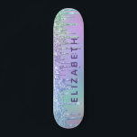 Skateboard Parties scintillant bleu vert mou Personnalisée<br><div class="desc">Carte à roulettes personnalisée avec des gouttes en faux parties scintillant violet,  bleu et vert. Ajoutez son nom dans une typographie violette.</div>
