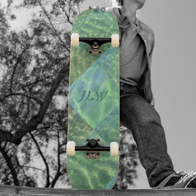 Skateboard Patchwork d'eau de mer Aquamarine avec Initiales (Créateur téléchargé)