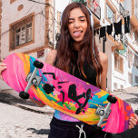 Skateboard Patins d'art cool pour fille<br><div class="desc">Cette oeuvre d'art vibrante,  réalisée à l'aide d'une technique de graphisme mixte unique,  est une représentation exquise d'une adorable fille sur un skateboard,  sur fond de tourbillons et éclaboussures d'arc-en-ciel !</div>