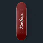 Skateboard Personnalisable en rouge<br><div class="desc">Red Personnalisable Skateboard. Un skateboard élégant,  noir et tendance. Personnalisez avec un nom personnel. Faites un cadeau amusant pour vous-même ou un cadeau d'anniversaire pour quelqu'un que vous aimez.</div>