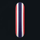 Skateboard Personnalisable en rouge, blanc et bleu<br><div class="desc">Une carte cool amusante pour les amateurs de skate board de la famille! Motif rayé rouge,  blanc et bleu. Entièrement personnalisable pour ajouter des noms,  des images et plus si désiré. Bon appétit !</div>