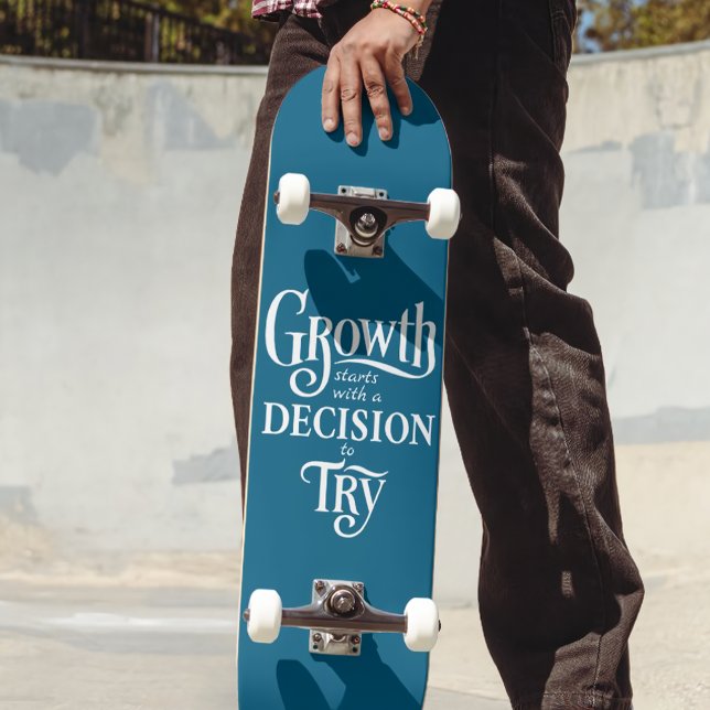 Skateboard personnalisé - La croissance commence (Growth Starts with a Decision to Try – Custom Skateboard)