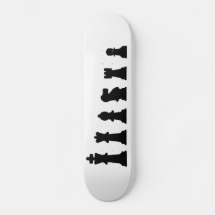 Skateboard Pièces d'échecs noires sur le blanc