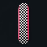 Skateboard Pink et damier vif<br><div class="desc">Un motif classique en damier noir et blanc,  avec un peu de rose vif.</div>