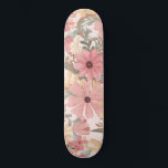Skateboard Pink Sage Vert Floral Feuille Motif d'aquarelle<br><div class="desc">Cette motif élégante et féminine est parfaite pour une femme design et branchée. Il présente des fleurs de corail rose, rose moyen, marron, jaune doré et vert de forêt peintes à la main, ainsi que des feuilles sur un arrière - plan rose pâle. C'est le pays, joli, mignon, unique, artistique...</div>