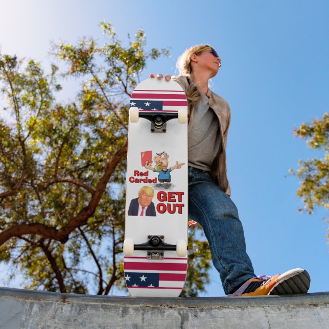 Skateboard Planche à roulettes cartonnée rouge (Extérieur 1)