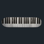 Skateboard Planche à roulettes de coutume de clavier de piano<br><div class="desc">Si vous êtes un virtuose ou quelqu'un de piano qui peuvent à peine jouer des baguettes,  vous êtes sûrs d'aimer cette planche à roulettes noire et blanche de coutume de clavier de piano.</div>