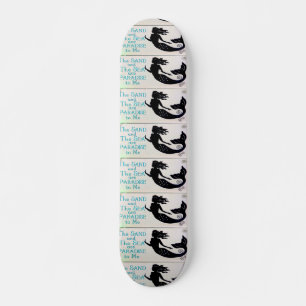 Skateboard planche à roulettes de sable et de sirène de mer