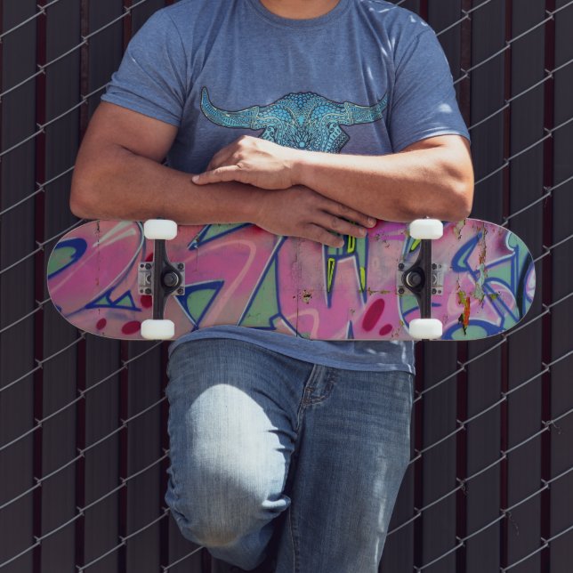 Skateboard Planche à roulettes graffiti rose. (Extérieur 3)