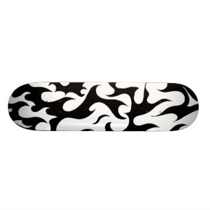 Skateboard planche à roulettes noire et blanche de conceptio