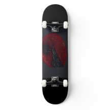 Planche à roulettes sous la lumière de la lune de