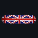 Skateboard Plate-forme faite sur commande de planche à<br><div class="desc">Plate-forme nommée faite sur commande de planche à roulettes de drapeau britannique patriotique d'Union Jack. Conception en bois fraîche de panneau de patin pour des garçons et des filles. Idée de cadeau d'anniversaire d'amusement pour des enfants. Personnalisez avec les lettres faites sur commande de nom ou de monogramme. Idée impressionnante...</div>