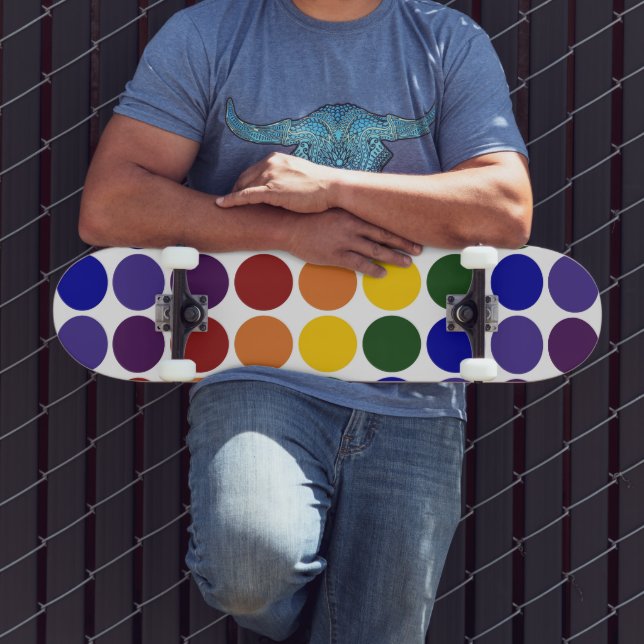 Skateboard Pois arc-en-ciel en blanc (Extérieur 3)