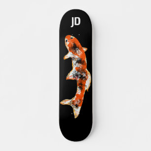 Skateboard Poisson Koi sur initiales personnalisées noires