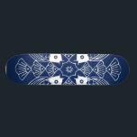 Skateboard Poisson sous-marin avec Arrière - plan bleu<br><div class="desc">Rendez-vous des esprits des poissons, ce design présente une scène sous-marine avec des coquillages sur un arrière - plan bleu. Un grand cadeau pour un ichthyologiste ou quiconque aime la vue de poissons qui ont une baignade!</div>