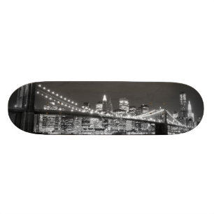 Skateboard Pont de Brooklyn et horizon de Manhattan