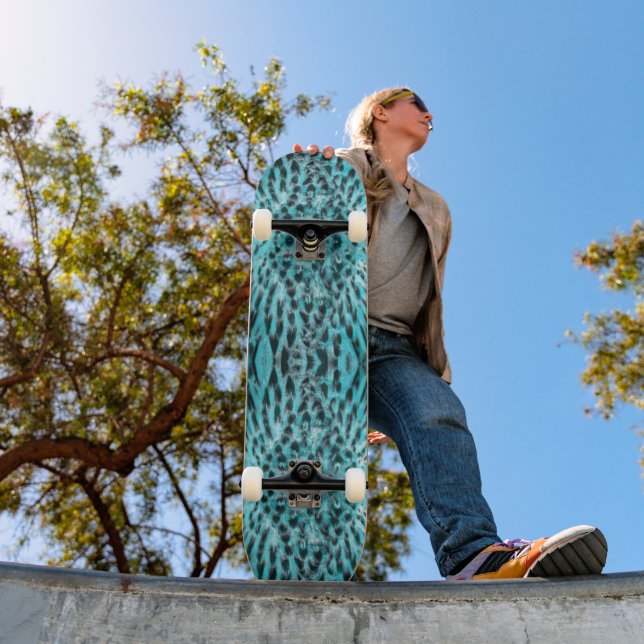 Skateboard Poster de animal chic en bleu - conception en plum (Extérieur 1)