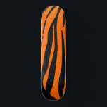 Skateboard Poster de animal de bandes de tigres noirs orange<br><div class="desc">Cette motif branchée et branchée conviendra parfaitement à l'élégant fashionista. Il présente une impression classique de bandes de tigres noires et orange vif avec une touche moderne. C'est cool, amusant et ludique ! ***REMARQUE IMPORTANTE DE CONCEPTION : Pour toute demande de conception personnalisée comme les demandes de produit correspondant, les...</div>