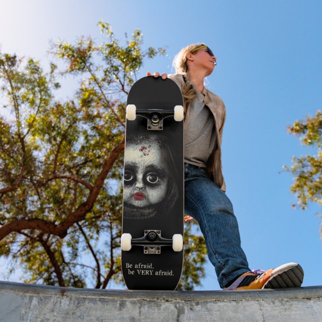 Skateboard Poupée gothique Eerie avec Halloween sanguin (Extérieur 1)