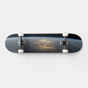 Skateboard Poutres Sunglint Au Large D'Un Pacifique Sud En Pa