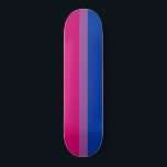 Skateboard Pride bisexuelle (Bi Drapeau)<br><div class="desc">Ce design présente le drapeau bisexuel de la fierté, qui a été conçu pour la première fois par Michael Page en 1998. Il était destiné à donner à la communauté bisexuelle son propre symbole comparable au drapeau gay pride. Dans le drapeau, le rose est pour le même genre d'attraction, le...</div>