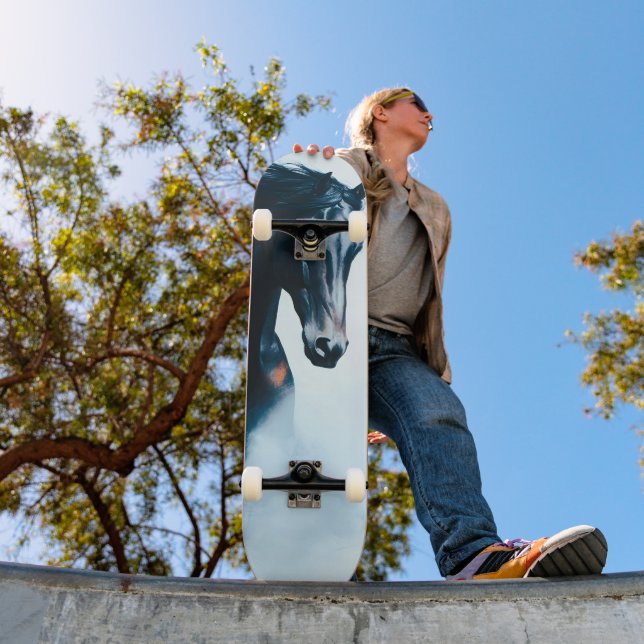 Skateboard  Racing Black Horse Portrait Minimalist (Extérieur 1)