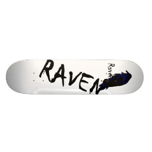 Skateboard Raven sur la plate-forme de planche à roulettes d